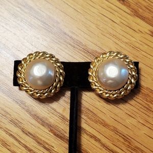 Vtg 1985 Chanel 24k Gold Plated Faux Pearl Double Rope Strand Clip On Earrings